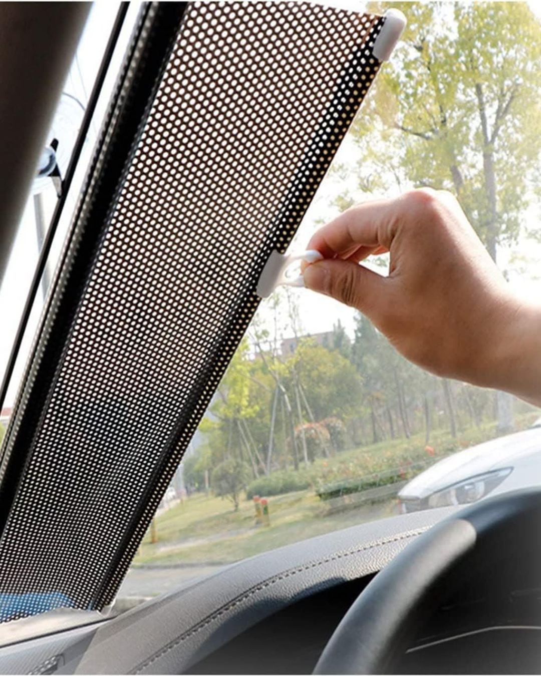 Dotted Retractable Sunshade for Car Windshield