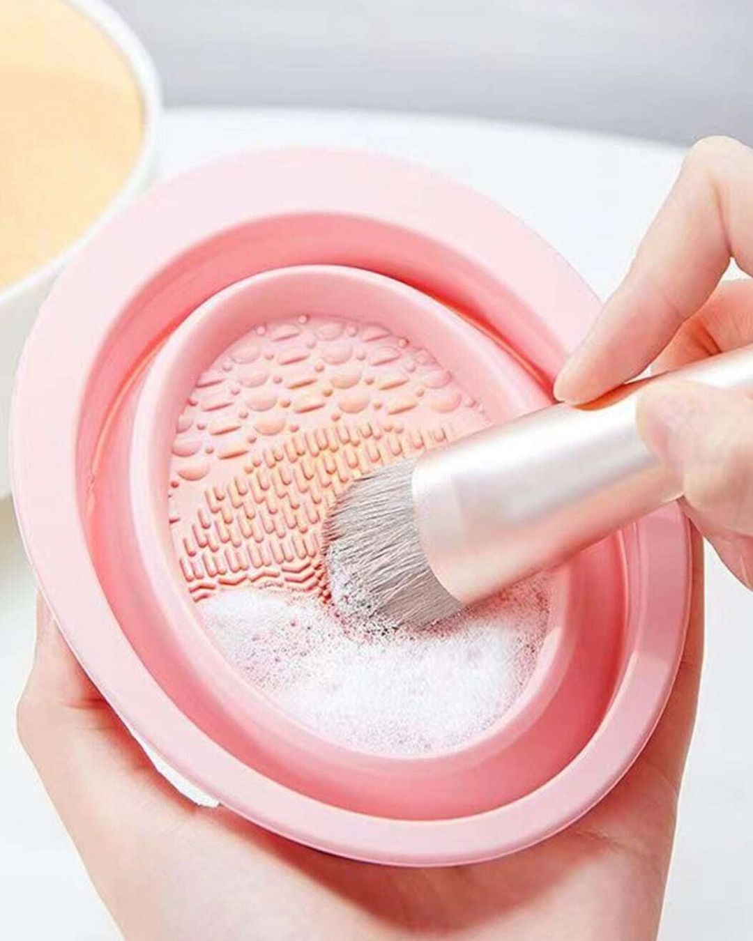 Foldable Makeup Brush and Sponge Cleaner Pad