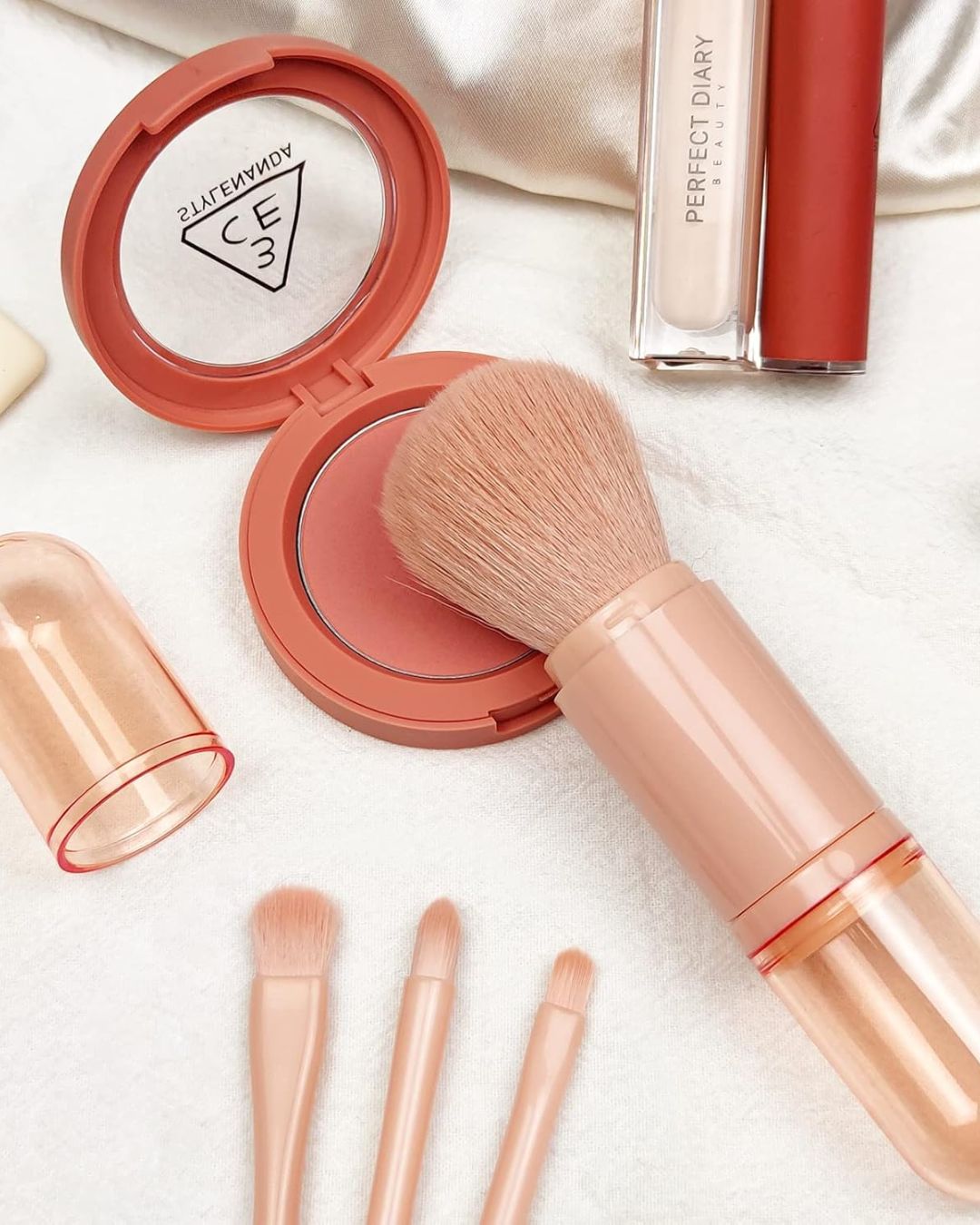 4-In-1 Portable Makeup Brush Set