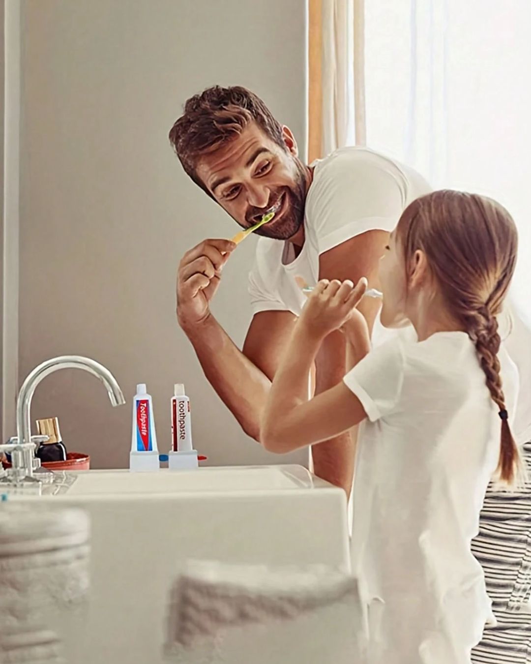 Rolling Tube Toothpaste Squeezer Stand