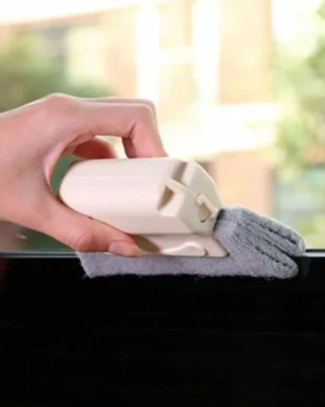 Groove Cleaning Brush