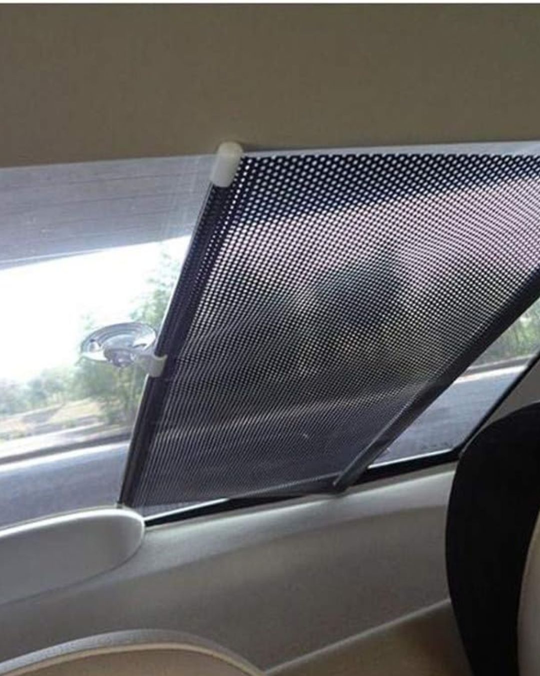 Dotted Retractable Sunshade for Car Windshield