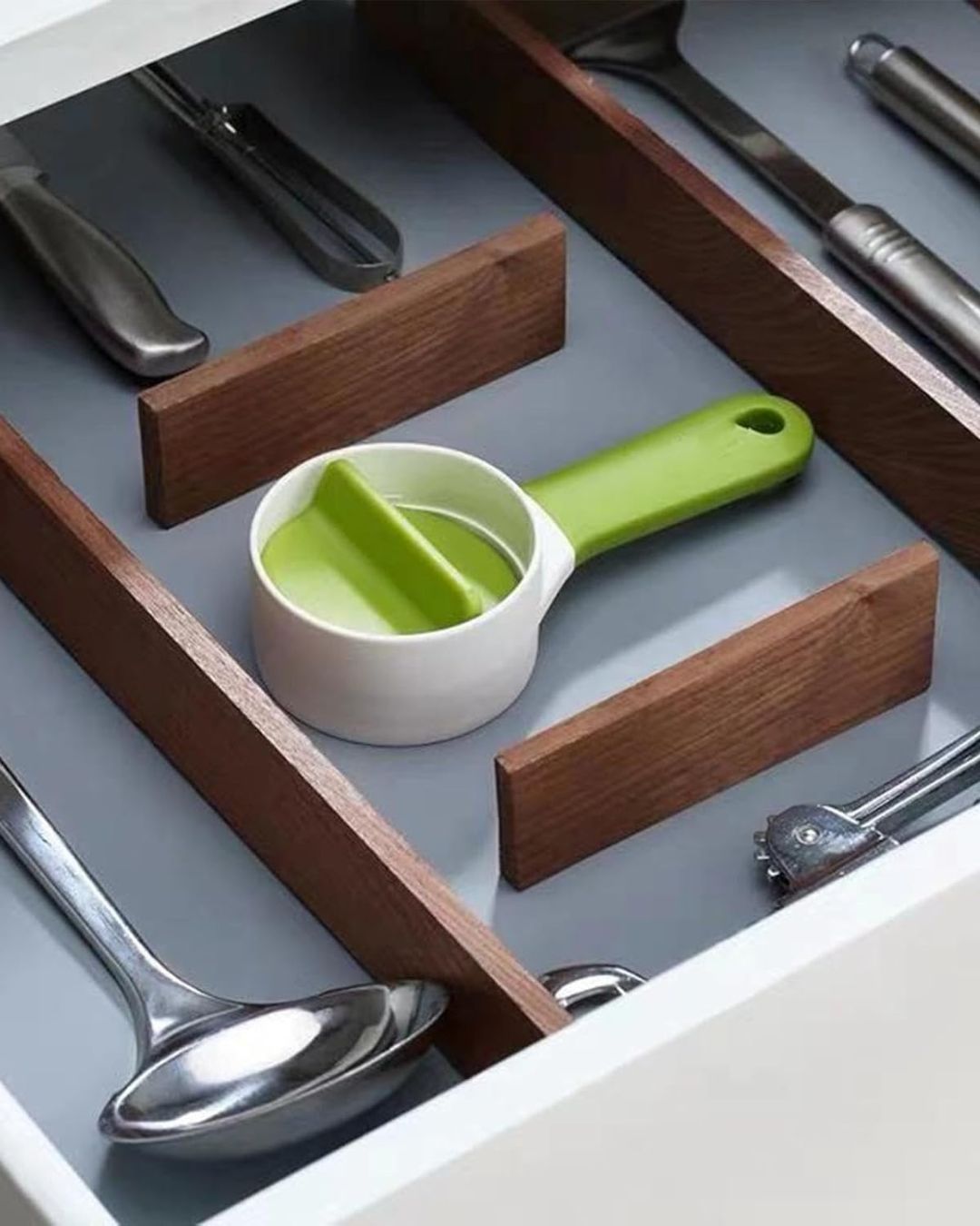 Compact Hand-Held Spiralizer